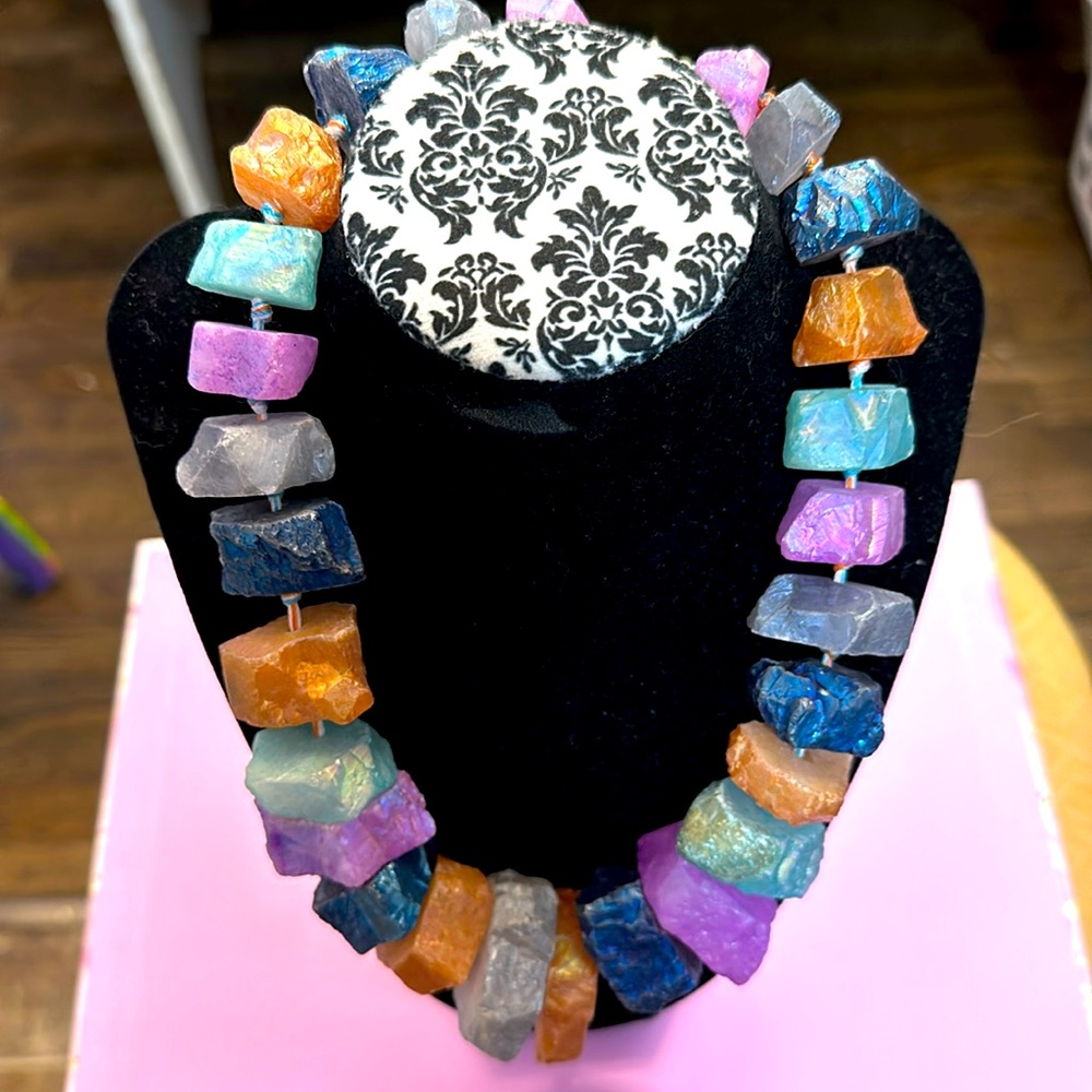 So Pretty! Lucoral Statement Chunky Necklace.